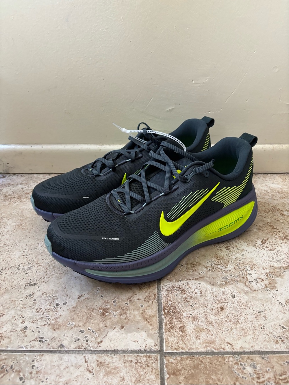 Nike Vomero 18 Road Running Shoes Seaweed Cannon Green Volt Men's 14 HM6803-301